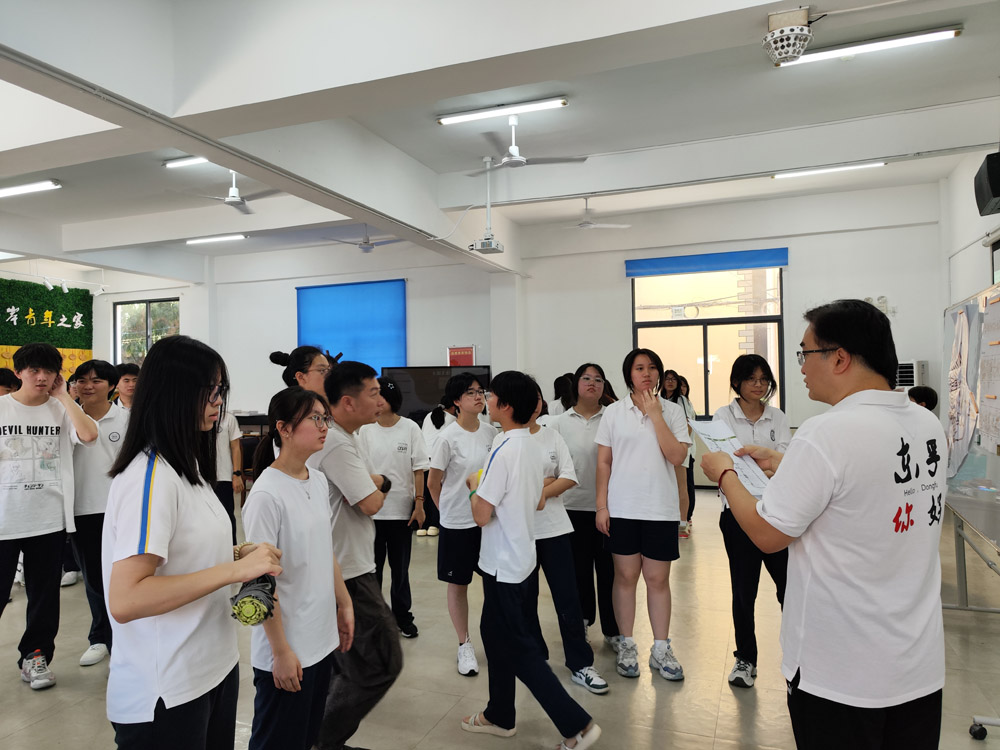 艺术点亮乡村： 央美厦附学子与两岸青年共绘莲花社区艺术新画卷